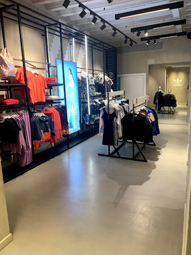 Tienda de ropa de deportes adidas Store Sevilla en Sevilla