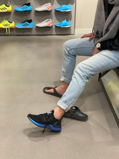 Tienda de ropa de deportes adidas Store Sevilla en Sevilla
