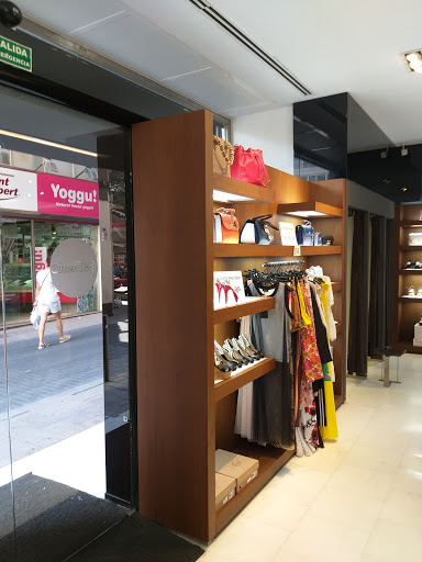 Tienda de ropa CALIENTE MURCIA Tienda de Moda últimas tendencias en ropa, bolsos, accesorios y zapatos de primeras marcas en Murcia