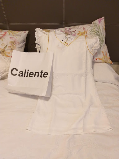 Tienda de ropa CALIENTE MURCIA Tienda de Moda últimas tendencias en ropa, bolsos, accesorios y zapatos de primeras marcas en Murcia