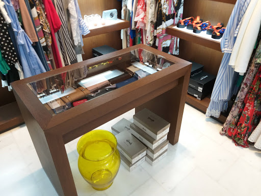 Tienda de ropa CALIENTE MURCIA Tienda de Moda últimas tendencias en ropa, bolsos, accesorios y zapatos de primeras marcas en Murcia