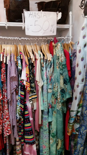 Tienda de ropa Complementos Esmeralda en Sevilla