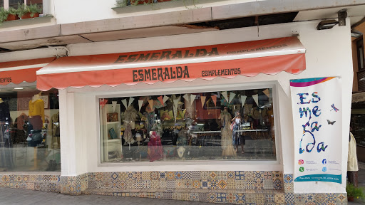 Tienda de ropa Complementos Esmeralda en Sevilla