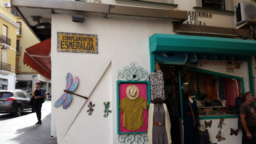 Tienda de ropa Complementos Esmeralda en Sevilla