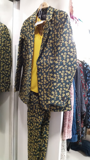 Tienda de ropa Complementos Esmeralda en Sevilla
