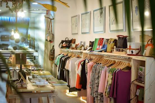 Daniel Chong LAVAPIES - Tienda de ropa en Madrid Tienda de ropa Daniel Chong LAVAPIES Madrid