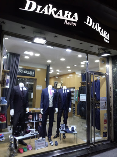Diakara Novios - Calle Milagro - Tienda de ropa en Granada Tienda de ropa Diakara Novios - Calle Milagro Granada