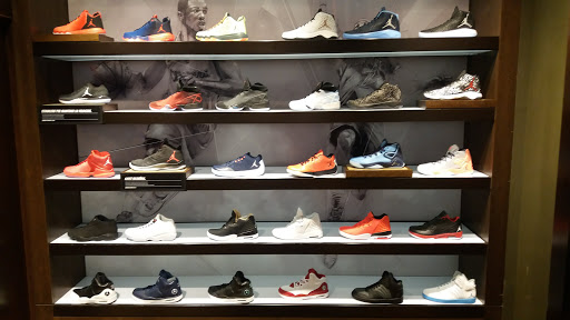 Tienda de ropa Foot Locker en Barcelona