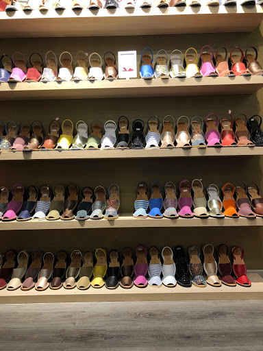 Zapatería Handmade Avarcas and Espadrilles en Barcelona
