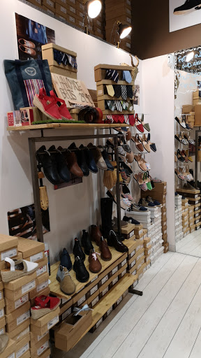 Zapatería Handmade Avarcas and Espadrilles en Barcelona