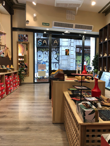Zapatería Handmade Avarcas and Espadrilles en Barcelona