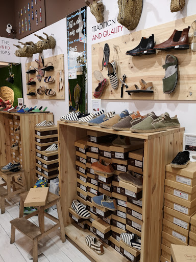 Zapatería Handmade Avarcas and Espadrilles en Barcelona