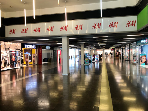 Tienda de ropa H&M en Badalona