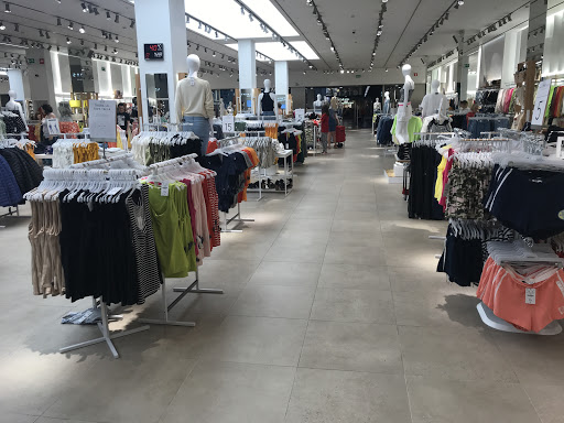 Tienda de ropa H&M en Badalona