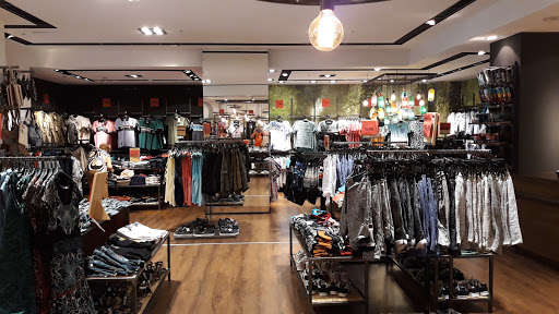 Tienda de ropa Köroshi Magic en Badalona