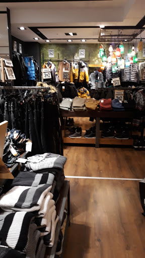 Tienda de ropa Köroshi Magic en Badalona