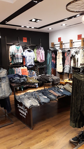 Tienda de ropa Köroshi Magic en Badalona
