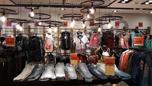 Tienda de ropa Köroshi Magic en Badalona