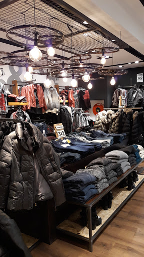 Tienda de ropa Köroshi Magic en Badalona