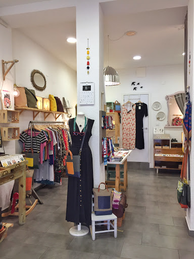 La Positiva - Concept Store - Tienda de ropa para jóvenes en Madrid Tienda de ropa para jóvenes La Positiva - Concept Store Madrid