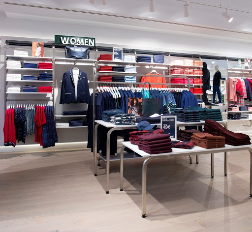 tienda de ropa lacoste