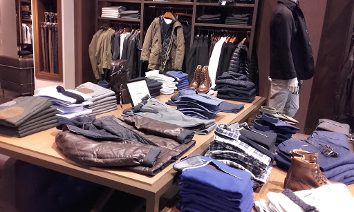 Massimo Dutti - Tienda de ropa de mujer en Tarragona Tienda de ropa de mujer Massimo Dutti Tarragona