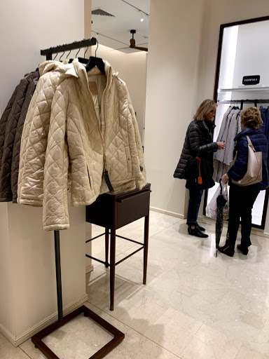 Tienda de ropa Massimo Dutti en Málaga