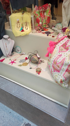 Tienda de ropa Mi Hilo Rojo en Granada