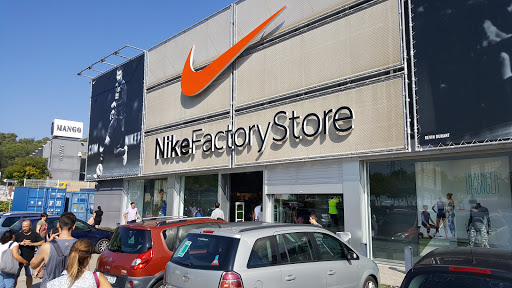 Oferta Suministro en frente de Nike Factory Store Barcelona | La Roca del Vallès ▷ Opiniones 2022