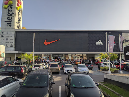 persona que practica jogging elefante Abastecer Nike Factory Store San Sebastian | San Sebastián de los Reyes ▷ Opiniones  2022