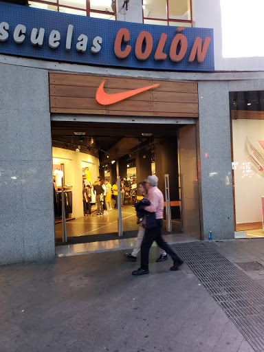 Enlace habla cantante Nike Store | València ▷ Opiniones 2023