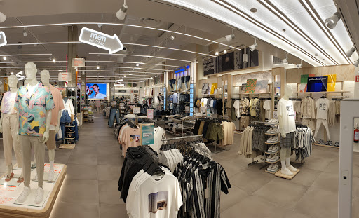Tienda de ropa Pull&Bear en Badalona