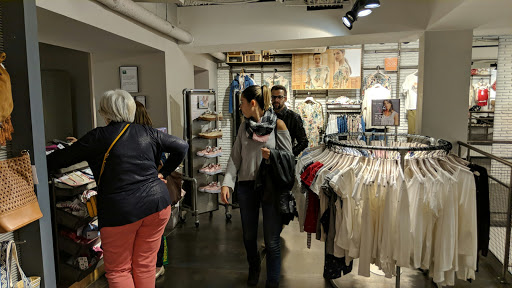 Tienda de ropa Springfield Man & Woman en Granada