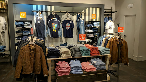 Tienda de ropa Springfield Man & Woman en Granada