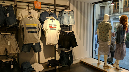 Tienda de ropa Springfield Man & Woman en Granada