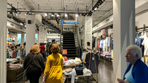 Tienda de ropa Springfield Man & Woman en Granada