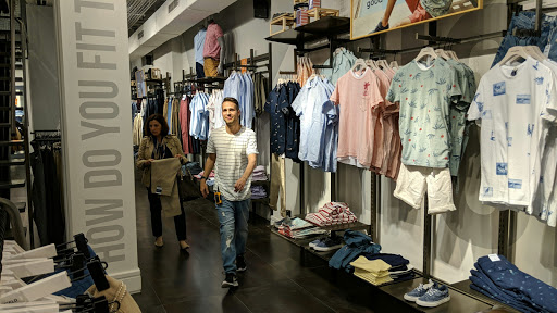 Tienda de ropa Springfield Man & Woman en Granada