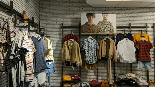 Tienda de ropa Springfield Man & Woman en Granada