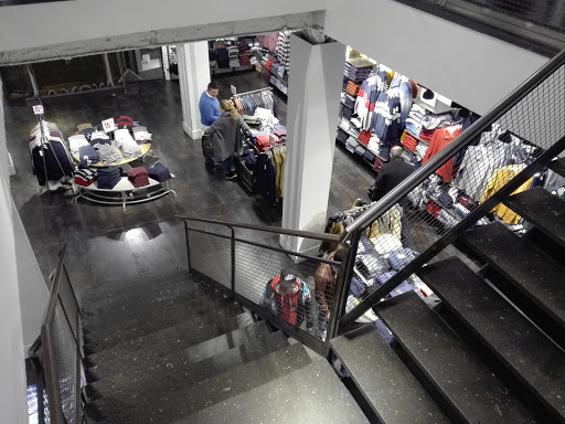 Tienda de ropa Springfield Man & Woman en Granada