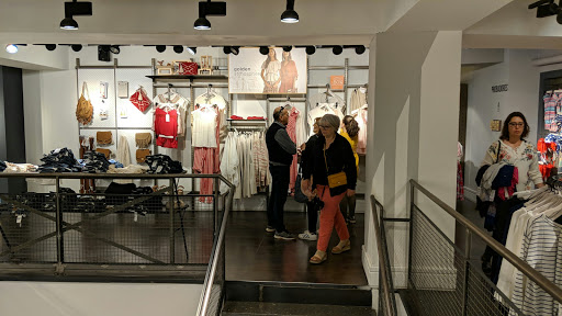 Tienda de ropa Springfield Man & Woman en Granada