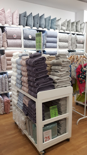 Tienda de ropa de cama TRAMAS en Badalona