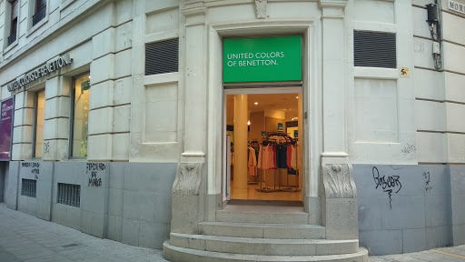 UNITED COLORS OF BENETTON - Tienda de ropa en Córdoba Tienda de ropa UNITED COLORS OF BENETTON Córdoba