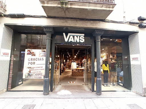 Tienda de ropa VANS Store Barcelona Portaferrissa en Barcelona