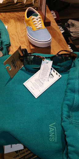 Tienda de ropa VANS Store Barcelona Portaferrissa en Barcelona
