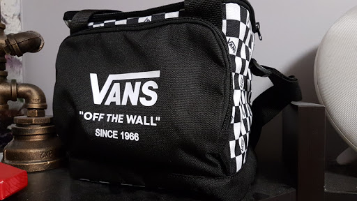Tienda de ropa VANS Store Barcelona Portaferrissa en Barcelona