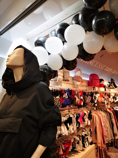 Xarol Boutique