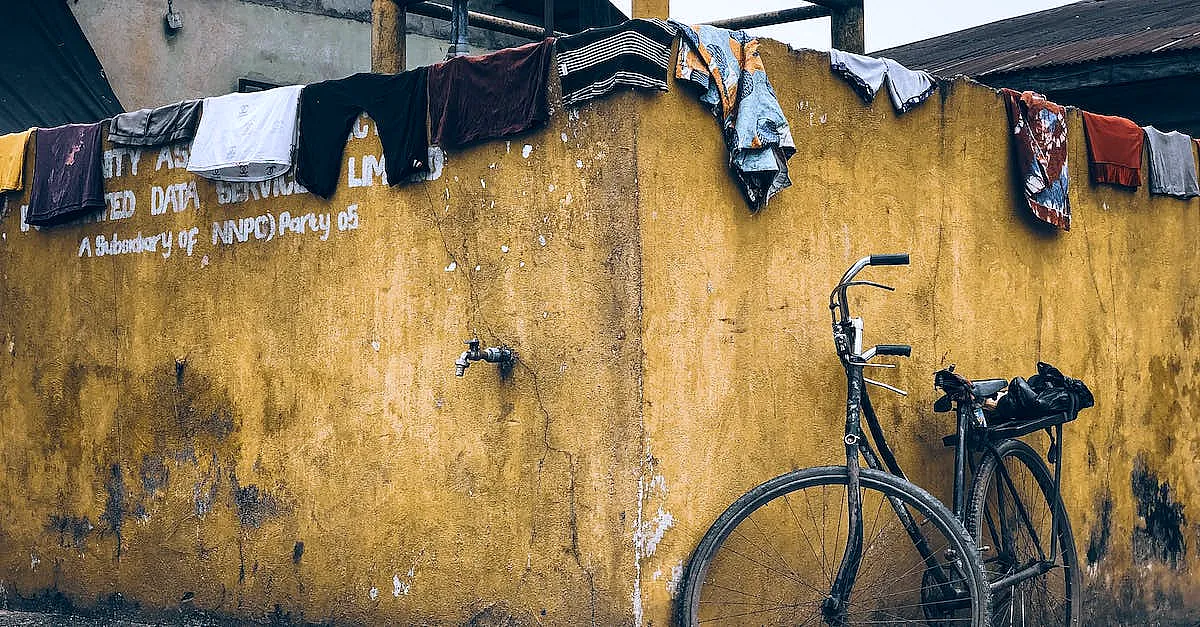 Despídete de las manchas de pegamento en tu ropa (2024)